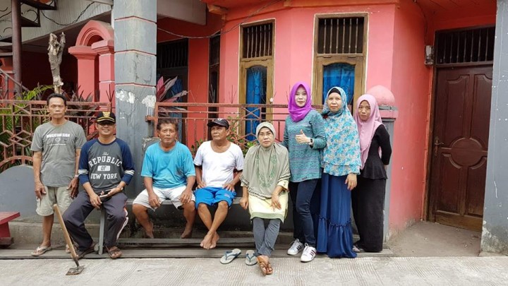 .Gotong royong warga RT 22,23 dan 24 serta RT 13 Kelurahan Karang Anyar dalam rangka persiapan lomba HBS tingkat kecamatan Sungai Kunjang