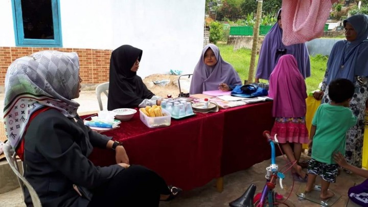Kunjungan Ketua TP. PKK Kel. Karang Anyar Ibu Shorea Helminasari,S.IP,MA yang ditemani Staf Kel. Karang Anyar serta Mahasiswa KKN UNMUL dan Widya Gama Mahakam Samarinda ke Poyandu Turi RT 15