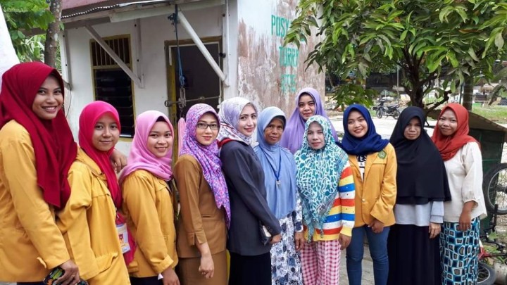 Kunjungan Ketua TP. PKK Kel. Karang Anyar Ibu Shorea Helminasari,S.IP,MA yang ditemani Staf Kel. Karang Anyar serta Mahasiswa KKN UNMUL dan Widya Gama Mahakam Samarinda ke Poyandu Turi RT 15