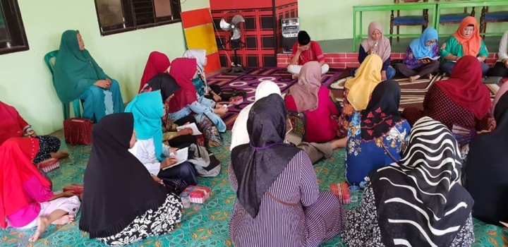 Pertemuan rutin TP. PKK, Posyandu dan Dasawisma Kel. Karang Anyar yang diisi dengan sosialisasi tentang peningkatan ketahanan keluarga melalui bina keluarga balita dari kantor DPPKB Kota Samarinda pada tanggal 30 September 2018.