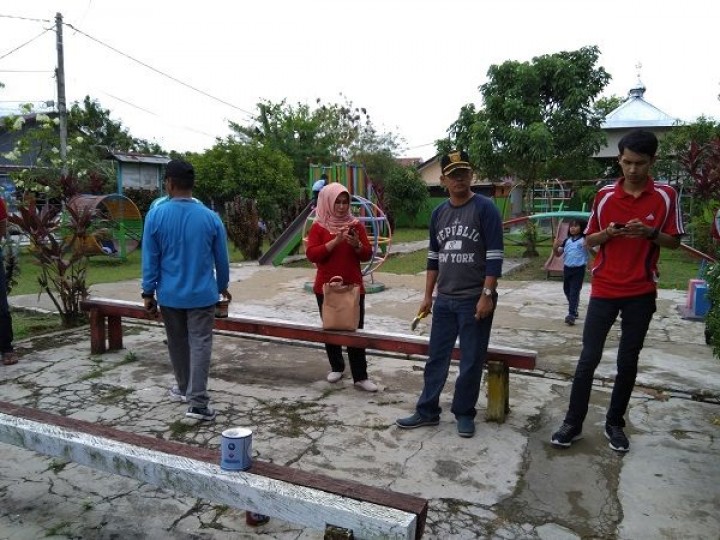 Acara kegiatan Gotong royong bersama Kecamatan Sungai Kunjang DI TK. Negeri 2 dalam rangka persiapan lomba TK Tingkat Provinsi.
