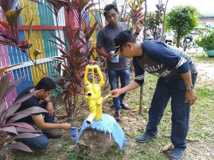 Acara kegiatan Gotong royong bersama Kecamatan Sungai Kunjang DI TK. Negeri 2 dalam rangka persiapan lomba TK Tingkat Provinsi.