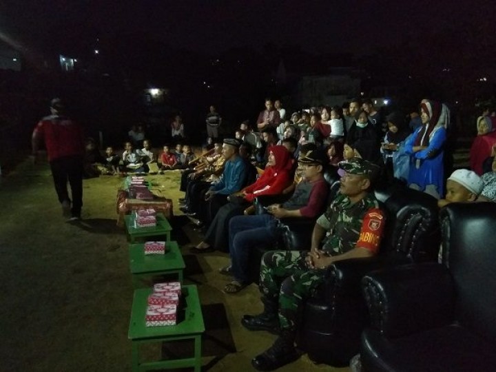 Kegiatan Malam Seni Kelapa Gading perayaan HUT Kemerdekaan RI ke 73 di Jl. Kelapa Gading yang dihadiri oleh sekretaris Lurah Karang Anyar Bpk. Achmad Suriani,SE,M.Si, beserta staf, serta Babinsa dan Bhabinkamtibmas kel. Karang Anyar
