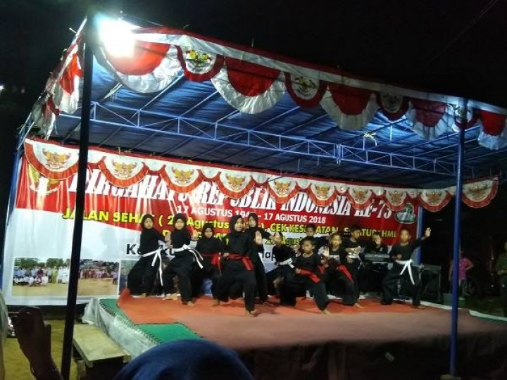 Kegiatan Malam Seni Kelapa Gading perayaan HUT Kemerdekaan RI ke 73 di Jl. Kelapa Gading yang dihadiri oleh sekretaris Lurah Karang Anyar Bpk. Achmad Suriani,SE,M.Si, beserta staf, serta Babinsa dan Bhabinkamtibmas kel. Karang Anyar