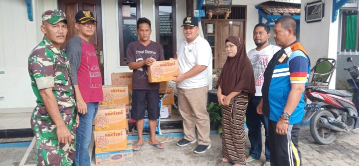 26 Oktober 2018, Penyerahan bantuan dari Kodim Samarinda dan Dinsos Kota Samarinda untuk korban bencana alam dari Palu yang saat ini berdomisili di Kelurahan Karang Anyar