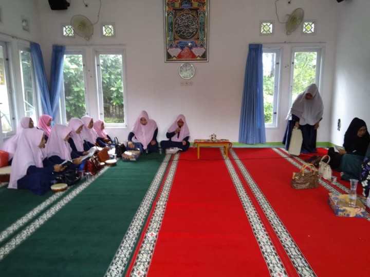 Peringatan Maulid Nabi Besar Muhammad SAW di Mushola Ar Ridho yang diselenggarakan oleh Majelis As-Syifa Kel. Karang Anyar, 03 -12-2018