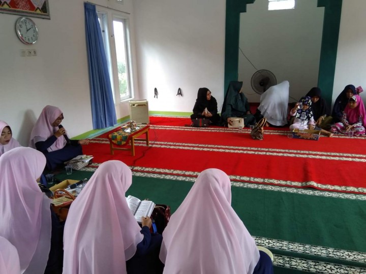 Peringatan Maulid Nabi Besar Muhammad SAW di Mushola Ar Ridho yang diselenggarakan oleh Majelis As-Syifa Kel. Karang Anyar, 03 -12-2018