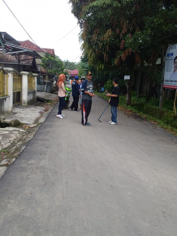 Minggu, 20 Januari 2019 telah diadakan kegiatan Gotong royong di jalan Cendana Gg.4 (RT,04,05,06)