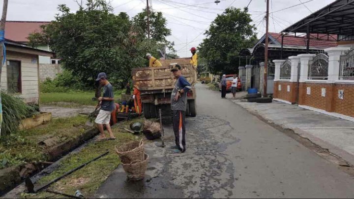Minggu, 20 Januari 2019 telah diadakan kegiatan Gotong royong di jalan Cendana Gg.4 (RT,04,05,06)