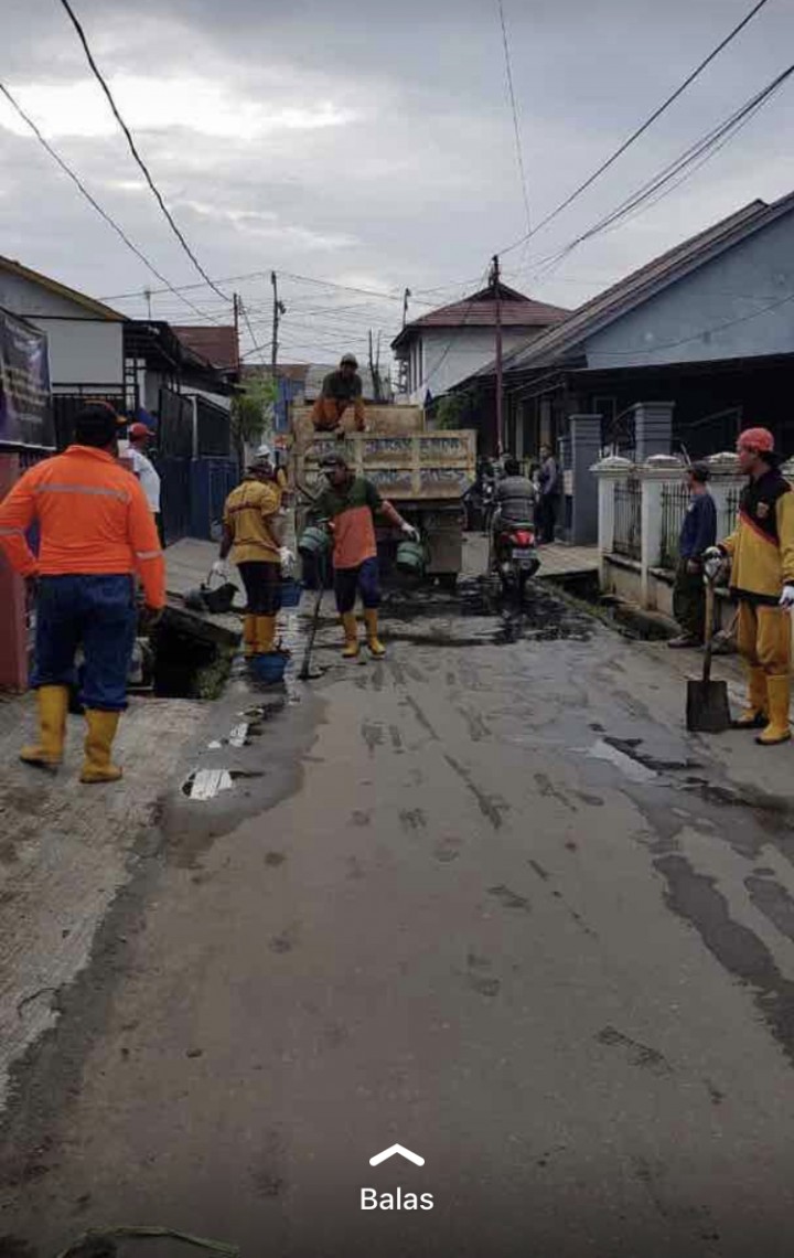 Minggu, 20 Januari 2019 telah diadakan kegiatan Gotong royong di jalan Cendana Gg.4 (RT,04,05,06)