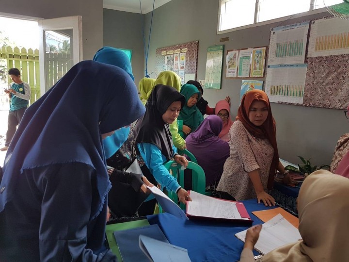 01 Maret 2019, Seklur Bpk. Samsaimun R,SE beserta Kasi Kesra, Kasi Ekobang dan LH & staf Kel. Karang Anyar Ke Posyandu Cempaka Kuning dalam rangka meninjau pembinaan Posyandu Cempaka Kuning oleh pihak Puskesmas Wonorejo