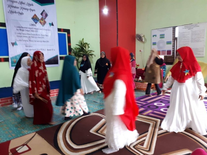 04 Maret 2019, Kegiatan acara lomba Fashion Show & Tumpeng dari Mihun yang dilanjutkan tausiyah dari Ust.H. Id'ham dalam rangka perayaan Milad Majelis Asyifa binaan TP. PKK Kel. Karang Ayar Tahun 2019 .
