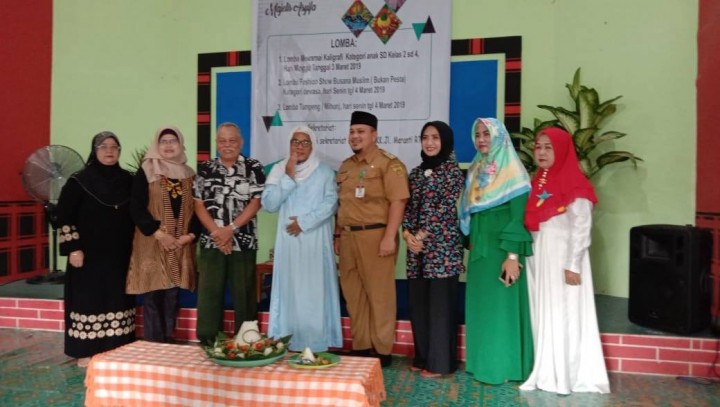 04 Maret 2019, Kegiatan acara lomba Fashion Show & Tumpeng dari Mihun yang dilanjutkan tausiyah dari Ust.H. Id'ham dalam rangka perayaan Milad Majelis Asyifa binaan TP. PKK Kel. Karang Ayar Tahun 2019 .
