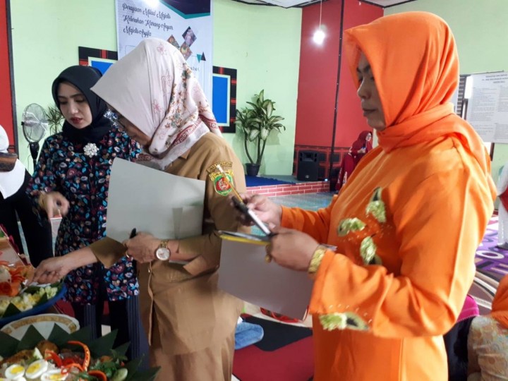 04 Maret 2019, Kegiatan acara lomba Fashion Show & Tumpeng dari Mihun yang dilanjutkan tausiyah dari Ust.H. Id'ham dalam rangka perayaan Milad Majelis Asyifa binaan TP. PKK Kel. Karang Ayar Tahun 2019 .