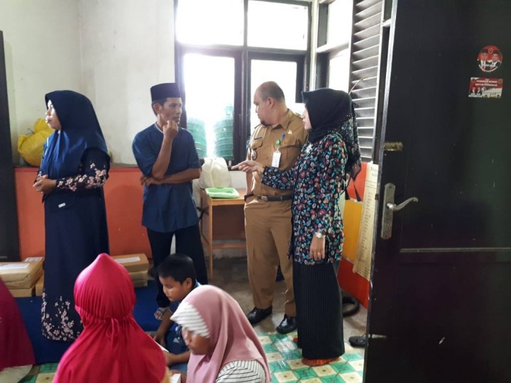 04 Maret 2019, Kegiatan acara lomba Fashion Show & Tumpeng dari Mihun yang dilanjutkan tausiyah dari Ust.H. Id'ham dalam rangka perayaan Milad Majelis Asyifa binaan TP. PKK Kel. Karang Ayar Tahun 2019 .