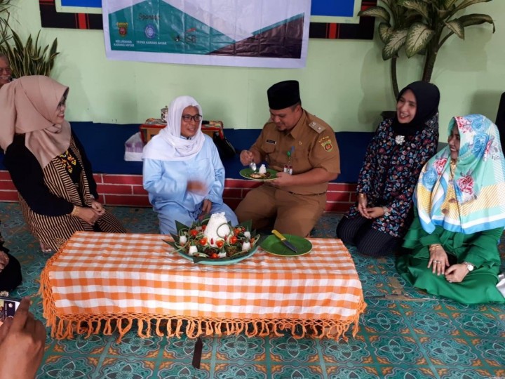 04 Maret 2019, Kegiatan acara lomba Fashion Show & Tumpeng dari Mihun yang dilanjutkan tausiyah dari Ust.H. Id'ham dalam rangka perayaan Milad Majelis Asyifa binaan TP. PKK Kel. Karang Ayar Tahun 2019 .