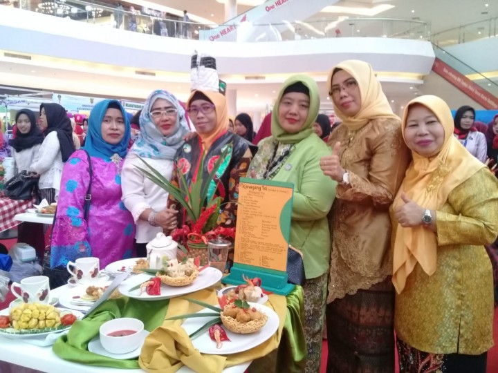 6 april 2019 Tim PKK Karang Anyar mengikuti lomba kreasi Mie di Bigmall dalam rangka Hari Kartini 2019
