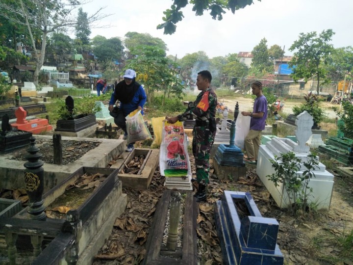 8 april 2019 Goto g royong membersihkan lahan kuburan tengkawang kelurahan karang anyar..bersama staf, babins, masyarakat sekitar dan relawan peduli lingkungan karang anyar.