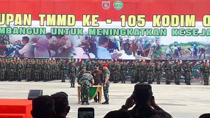 08 Agustus 2019 ... Acara penutupan kegiatan Tentara Manunggal Membangun Desa (TMMD) oleh Panglima TNI Marsekal Hadi Tjahjanto,S.IP yang dilaksanakan di Jl. Rapak Indah 2