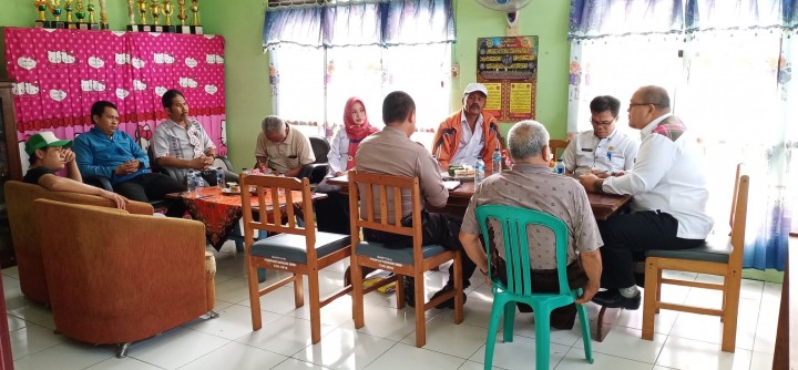07 Agustus 2019, Rapat Terkait Operasional Gedung Bank Ramli di Jl. Cendana Gg. 11 yang dipimpin oleh Lurah Karang Anyar Bpk. DInvi Kurniadi,S.STP,M.Si dan dihadiri oleh Ketua LPM, Bhabinkamtibmas serta Ketua RT 08, 09,10,12 dan 36 Kel. Karang Anyar