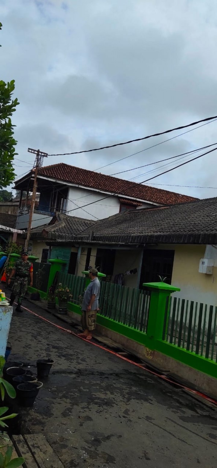 Acara Kerja Bakti di Lingkungan RT.04,05,06 Kel.karang Anyar yg dihadiri Kasie Pemerintahan dan Kasie Kesra pada Minggu, 25 Agustus 2019