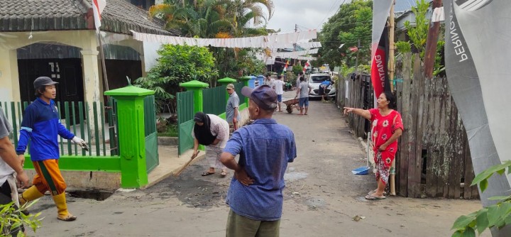 Acara Kerja Bakti di Lingkungan RT.04,05,06 Kel.karang Anyar yg dihadiri Kasie Pemerintahan dan Kasie Kesra pada Minggu, 25 Agustus 2019