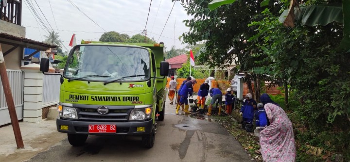 Acara Kerja Bakti di Lingkungan RT.04,05,06 Kel.karang Anyar yg dihadiri Kasie Pemerintahan dan Kasie Kesra pada Minggu, 25 Agustus 2019
