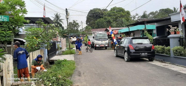 Kerja Bakti di hari Minggu, 25-08-2019 di lingkungan RT.08,09,10,12 Karang Anyar yg dihadiri Babinsa dan Babinkamtibmas Karang Anyar