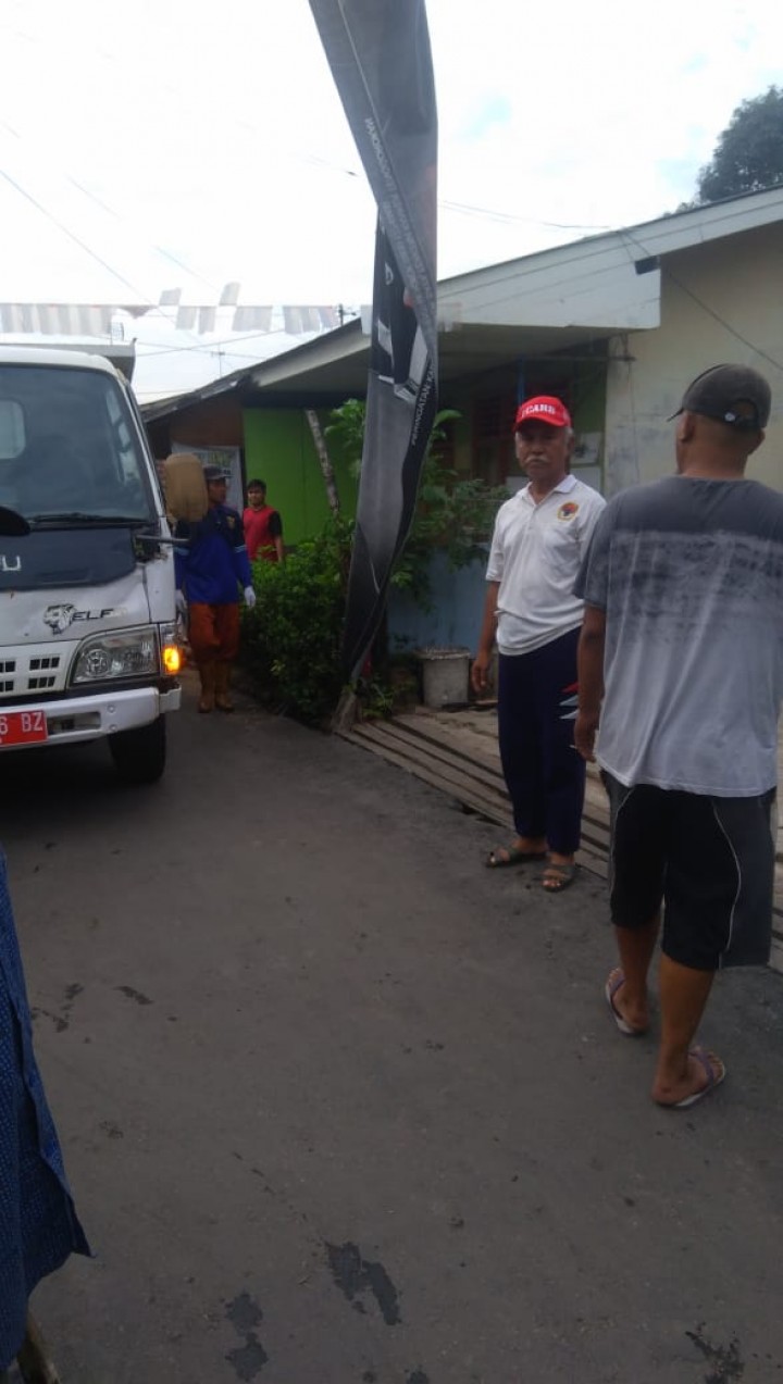 Kerja Bakti di hari Minggu, 25-08-2019 di lingkungan RT.08,09,10,12 Karang Anyar yg dihadiri Babinsa dan Babinkamtibmas Karang Anyar