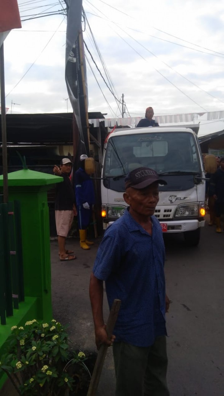 Kerja Bakti di hari Minggu, 25-08-2019 di lingkungan RT.08,09,10,12 Karang Anyar yg dihadiri Babinsa dan Babinkamtibmas Karang Anyar