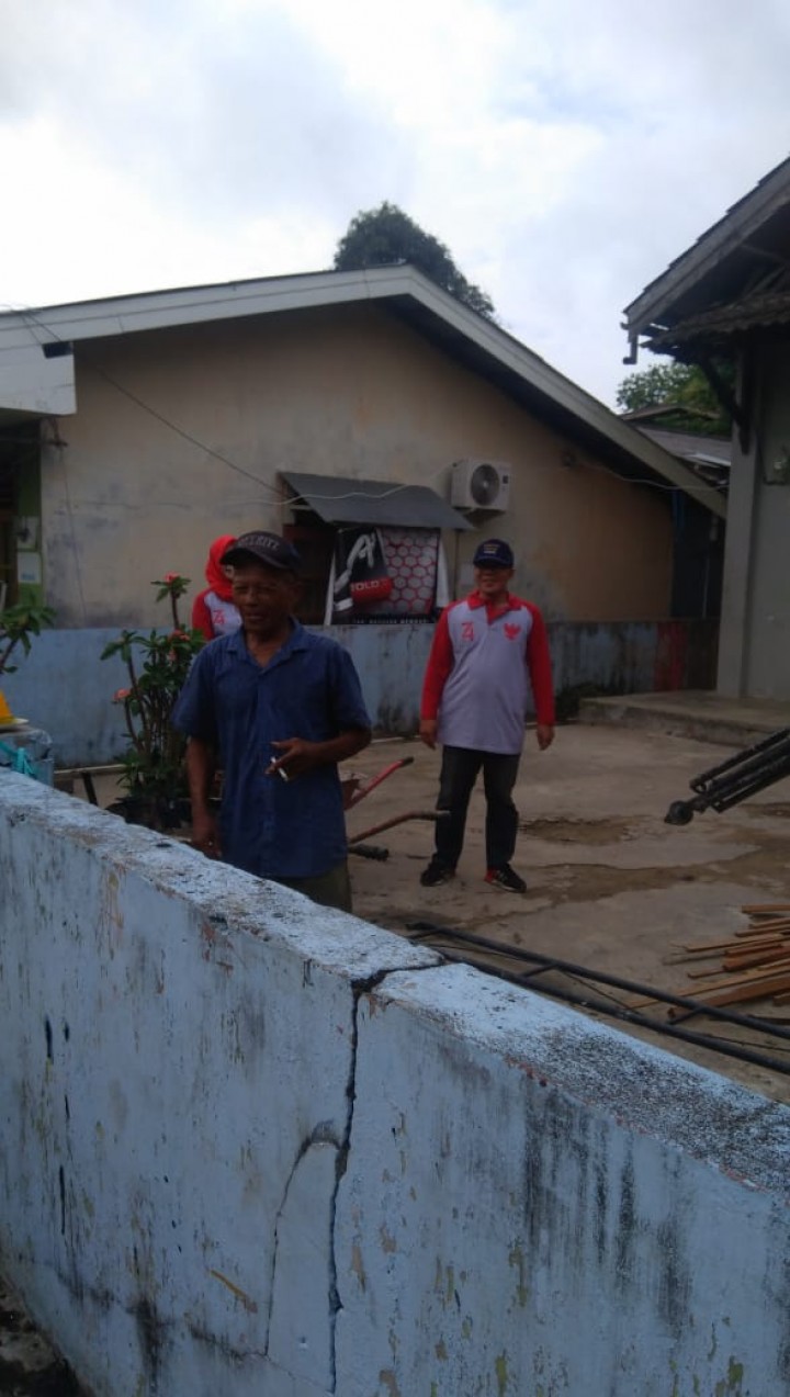 Kerja Bakti di hari Minggu, 25-08-2019 di lingkungan RT.08,09,10,12 Karang Anyar yg dihadiri Babinsa dan Babinkamtibmas Karang Anyar
