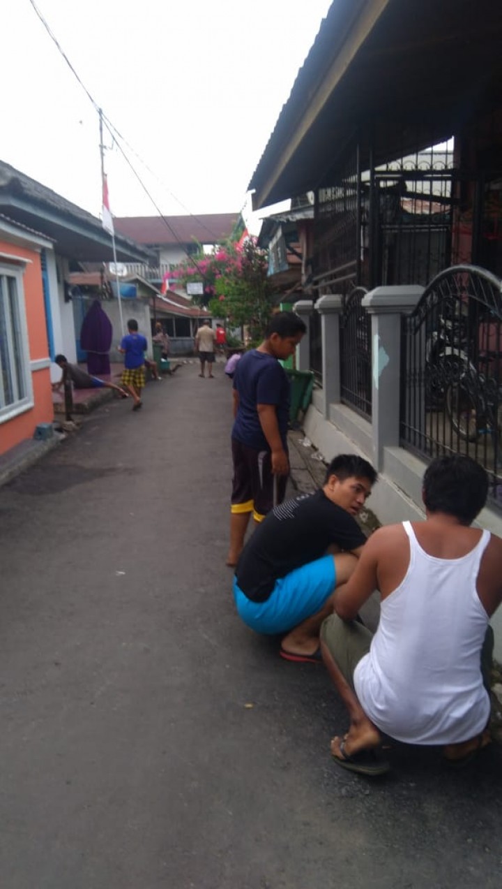 Kerja Bakti di hari Minggu, 25-08-2019 di lingkungan RT.08,09,10,12 Karang Anyar yg dihadiri Babinsa dan Babinkamtibmas Karang Anyar