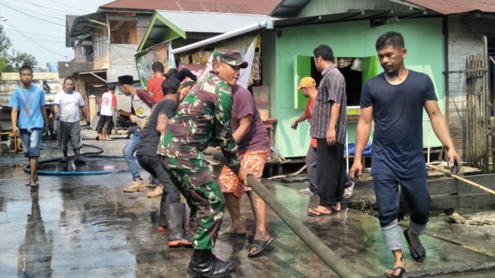 Gotong Royong di Lingkungan RT.18, 19, 20, 21, 22, 23, 24, 25 pada hari Sabtu, 07 September 2019