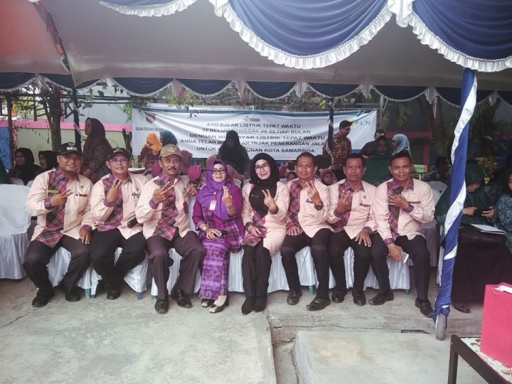 17 Oktober 2019 ... Launching Kampung KB Se-Kecamatan Sungai Kunjang oleh Walikota Samarinda Bpk. H. Syaharie Jaang,S.H.,M.Si di Kantor Kec. Sungai Kunjang yang dihadiri oleh Lurah Pt Lurah Kel. Karang Anyar Bpk. Samsaimun R, SE