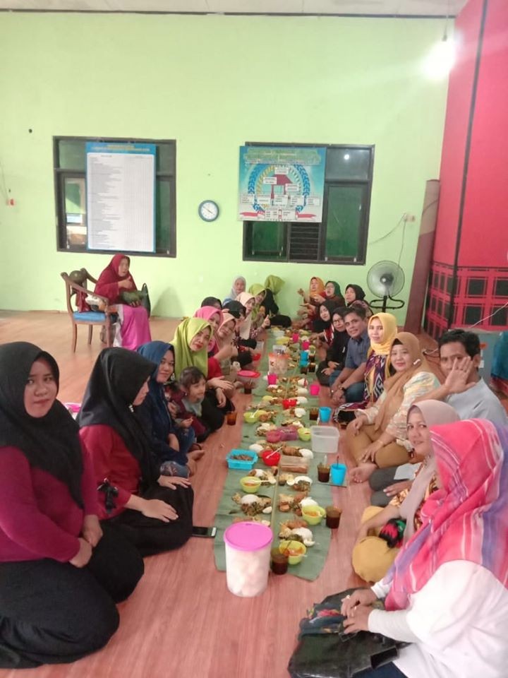 16 November 2019 ... Pertemuan rutin Dasawisma dan Istri Ketua RT bersama Lurah dan Ketua TP. PKK Kel. Karang Anyar