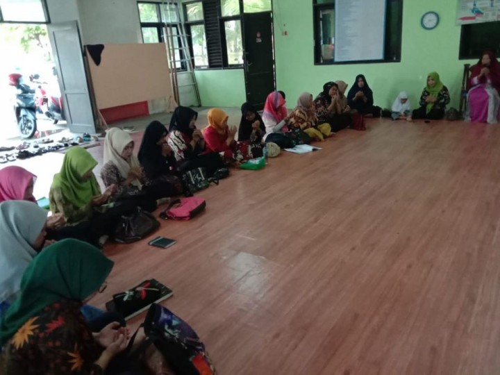 16 November 2019 ... Pertemuan rutin Dasawisma dan Istri Ketua RT bersama Lurah dan Ketua TP. PKK Kel. Karang Anyar