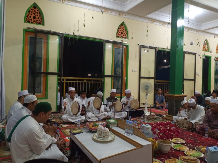 24 November 2019 Peringatan Maulid Nabi Muhammad SAW di Langgar Al Barokah RT.011 kel Karang Anyar dihadiri oleh Lurah , Bpk. MOHAMAD ERLAN