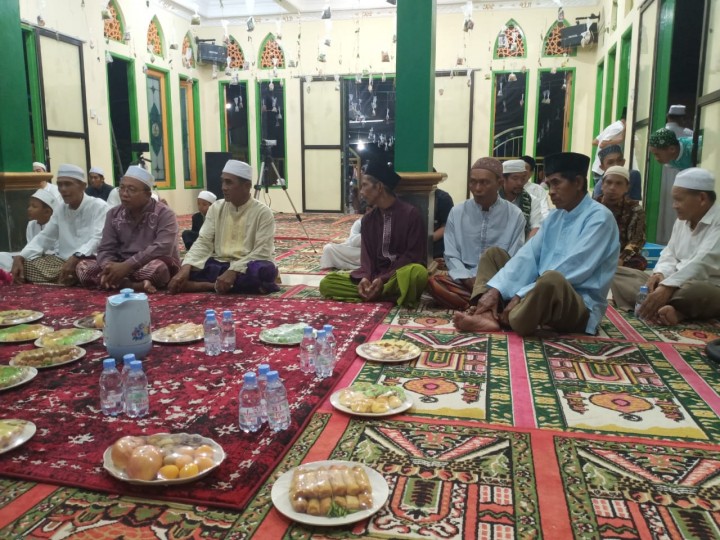 24 November 2019 Peringatan Maulid Nabi Muhammad SAW di Langgar Al Barokah RT.011 kel Karang Anyar dihadiri oleh Lurah , Bpk. MOHAMAD ERLAN