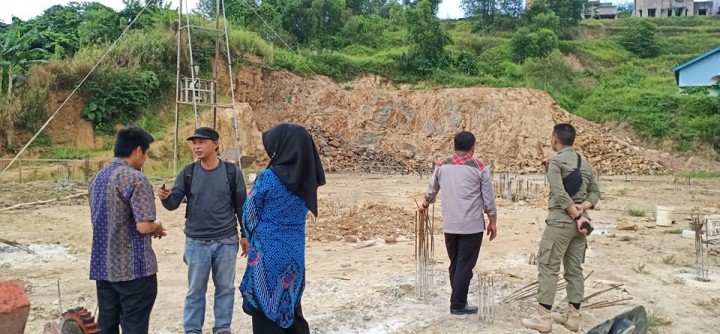 21 November 2019 ... Peninjauan lapangan pembangunan masjid Al-Ikhlas RT 37  Oleh Lurah Karang Anyar Bpk. Mochammad Erlan , SE yang didampingi oleh Kasi Ekobang dan LH  beserta Staf serta Ketua RT 37 dan Pengurus Masjid Al-Ikhlas