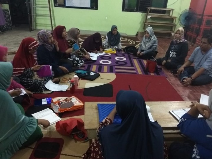 04 Desember 2019, Pertemuan Kader Tp. PKK Kel. Karang Anyar di balai LPM Kel. Karang Anyar yang dihadiri oleh Lurah Karang Anyar Bpk. Mochammad Erlan, SE beserta Ketua Tp. PKK Kel. Karang Anyar Ibu SUPIYAH, SE