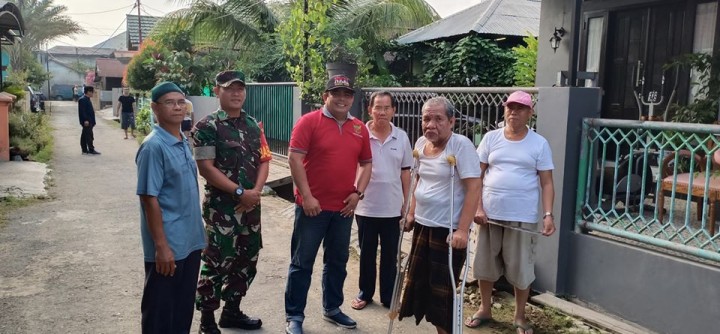 08 Desember 2019 ... Gotong royong di Jalan Kahoi 6 RT 28 yang dihadiri oleh Lurah Karang Anyar, beserta Sekretaris Lurah, Kasi Pemeirntahan, Kasi Ekobang dan LH, Babinsa dan Staf Kel. Kelurahan Karang Anyar