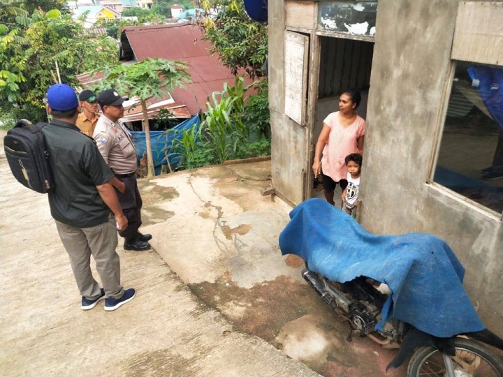 09 Desember 2019 ... Peninjauan lapangan oleh Sekretaris Lurah Karang Anyar bersama Kasi Pemerintahan dan Trantib serta Bhabinkamtibmas dan Satpol PP Kel. Karang Anyar terkait laporan warga perihal kepemilikan anjing warga  di Jl. Kelapa Gading RT 11