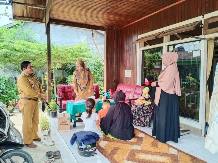 10 Desember 2019 ..... Kunjungan Lurah Karang Anyar pada pelaksanaan kegiatan Posyandu Biduri RT 04, 05 dan 06