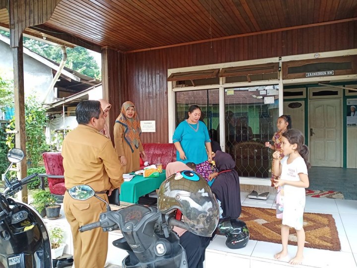 10 Desember 2019 ..... Kunjungan Lurah Karang Anyar pada pelaksanaan kegiatan Posyandu Biduri RT 04, 05 dan 06
