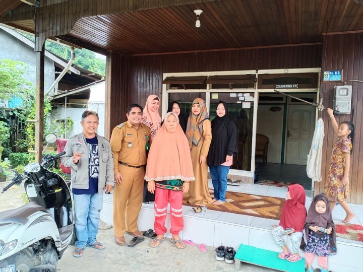 10 Desember 2019 ..... Kunjungan Lurah Karang Anyar pada pelaksanaan kegiatan Posyandu Biduri RT 04, 05 dan 06