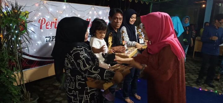 13 Desember 2019 ... Penutupan rangkaian acara kegiatan lomba dalam rangka kegiatan peringatan hari ibu Kel. Karang Anyar tahun 2019
