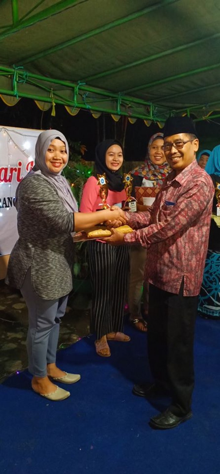 13 Desember 2019 ... Penutupan rangkaian acara kegiatan lomba dalam rangka kegiatan peringatan hari ibu Kel. Karang Anyar tahun 2019