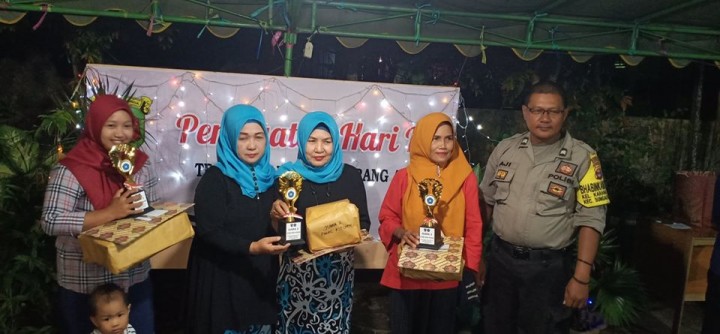 13 Desember 2019 ... Penutupan rangkaian acara kegiatan lomba dalam rangka kegiatan peringatan hari ibu Kel. Karang Anyar tahun 2019