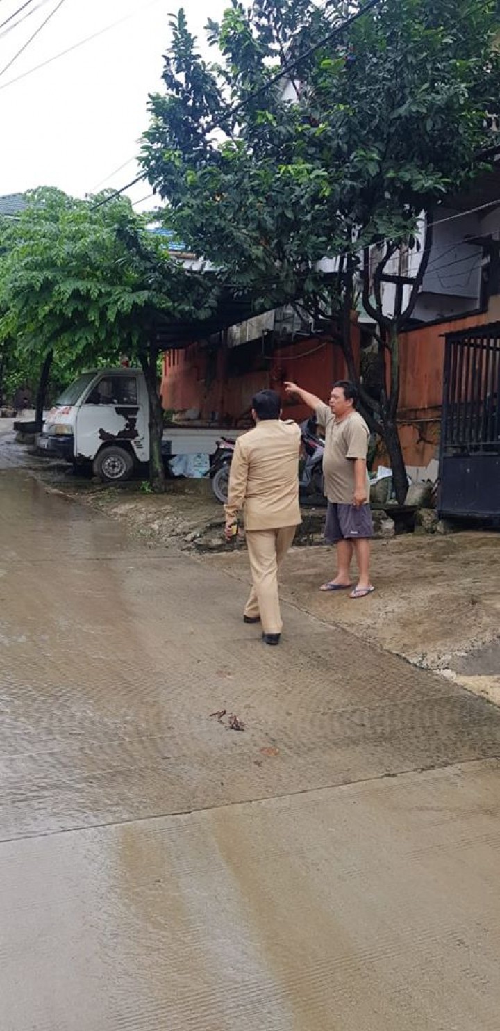 Peninjauan Lapangan di wilayah Karang Anyar terkait musibah banjir dan longsor akibat curah hujan tinggi oleh Lurah