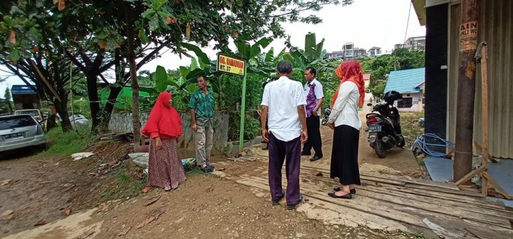 Peninjauan Lapangan di wilayah Karang Anyar terkait musibah banjir dan longsor akibat curah hujan tinggi oleh Lurah